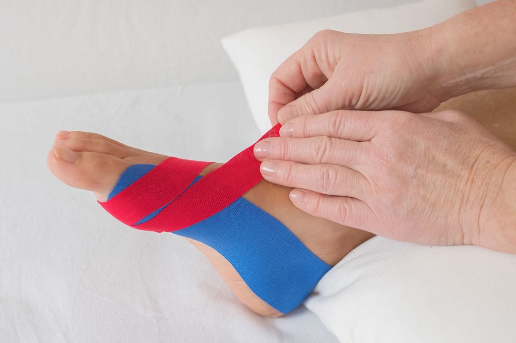 Kinesiotaping am Fuß